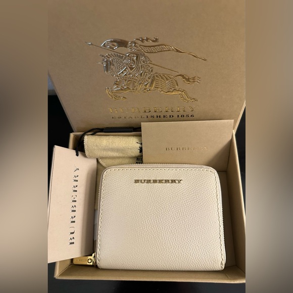 Burberry Cream Nova Embossed Compact Zippy Wallet Full Inclusion - Picture 1 of 12